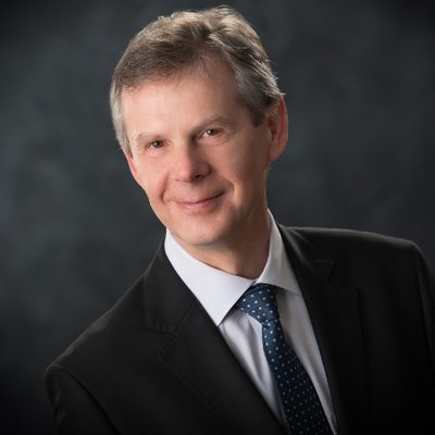 Dr. Adrian Palmer